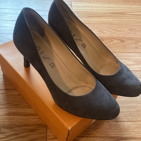 Dark gray heels - Picture 12 of 13